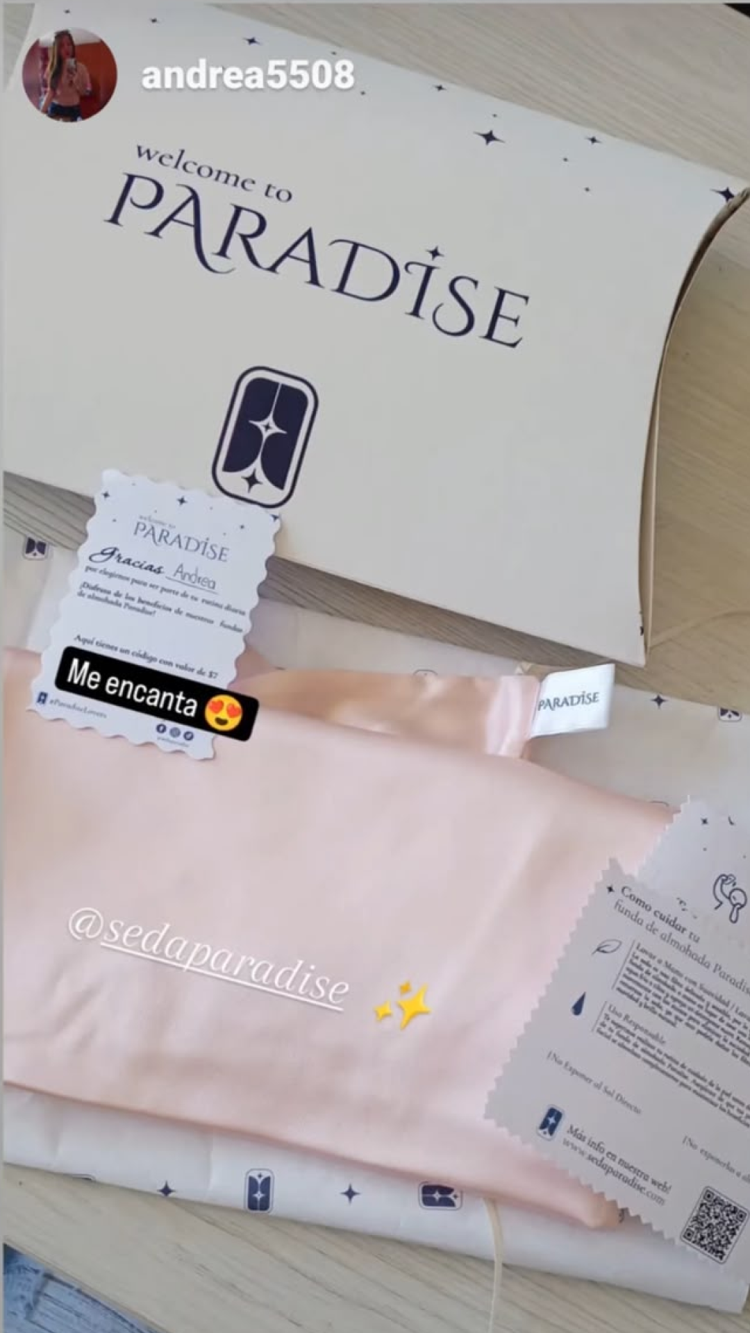 Clienta real con su funda de seda Paradise